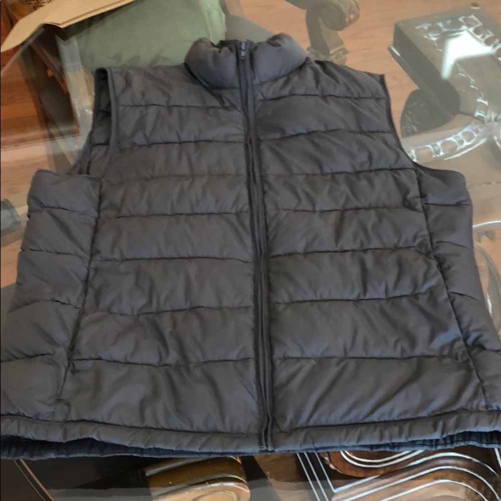 Banana Republic men’s warm vest . Size medium